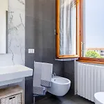 Guesthost - Sea View Flat With Balconies Near The