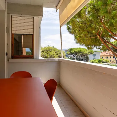 Sea View Flat W/ Balconies Near The Beach! Apartment *