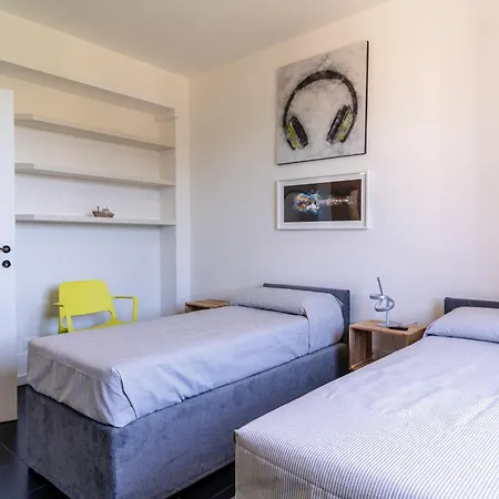 Sea View Flat W/ Balconies Near The Beach! Apartment Livorno