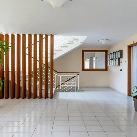 Sea View Flat W/ Balconies Near The Beach! *
