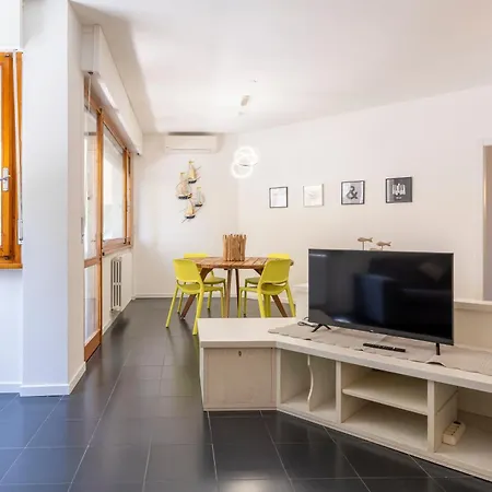 Sea View Flat W/ Balconies Near The Beach! Livorno