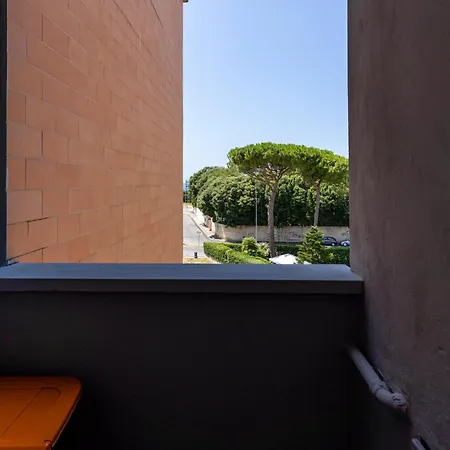 Sea View Flat W/ Balconies Near The Beach! Apartment Livorno