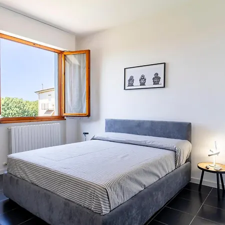 Sea View Flat W/ Balconies Near The Beach! Livorno