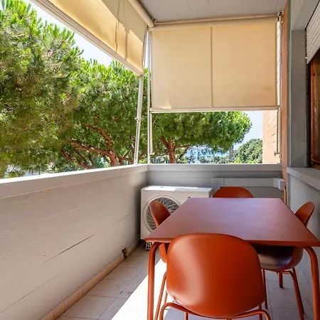 Sea View Flat W/ Balconies Near The Beach! *